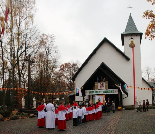 kościół w Zalesiu Górnym foto: http://www.parafia-zalesie.pl