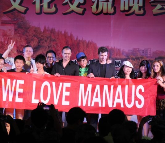 W trakcie pobytu muzyków z Piaseczna zawiązał się Chiński fanclub grupy, który obsypał zespół kwiatami oraz rozwiesił specjalny transparent
