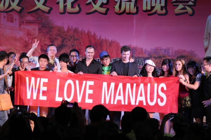 W trakcie pobytu muzyków z Piaseczna zawiązał się Chiński fanclub grupy, który obsypał zespół kwiatami oraz rozwiesił specjalny transparent