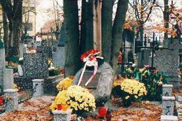 Pomnik Powstańców 1863 r. na Cmentarzu Parafialnym w Piasecznie