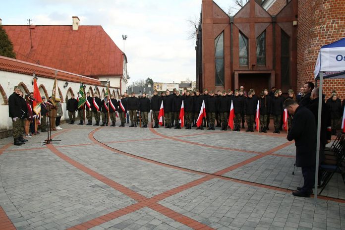 Narodowy Dzień Pamięci Żołnierzy Wyklętych Uroczystość przy tablicy pamiątkowej przy kościele św. Anny