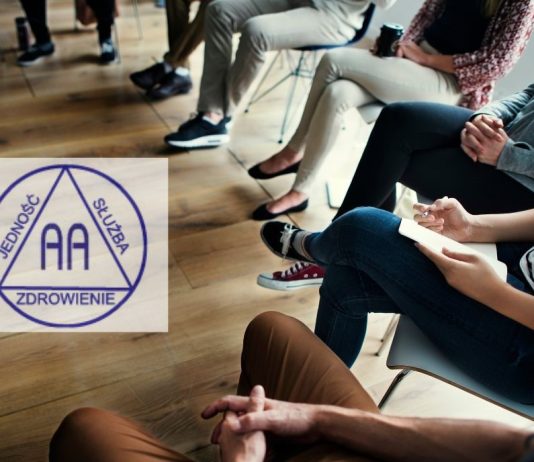 osoby siedzące w kręgu, bez twarzy