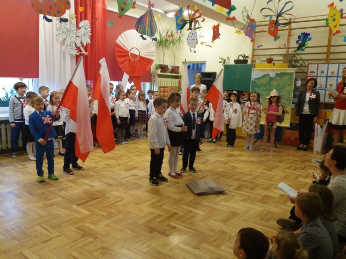 Święto Konstytucji 3 Maja w „Nefrytowym Zakątku” występy - Święto Konstytucji 3 Maja