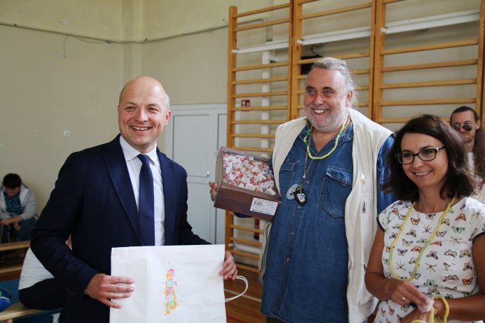 Fotorelacja z półkolonii stowarzyszenia „Dobra Wola”. Wiceburmistrz Daniel Putkiewicz w Mrokowie