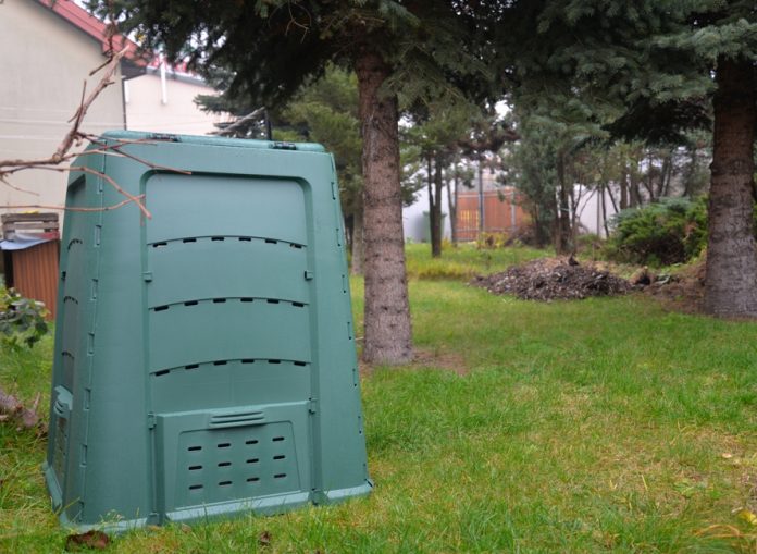 Liście lecą z drzew… Kompostownik