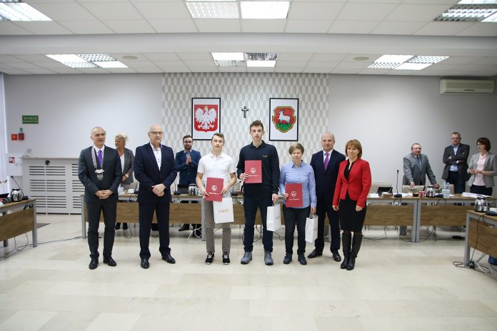Medaliści Mistrzostw Polski Juniorów w badmintonie uhonorowani badmintoniści