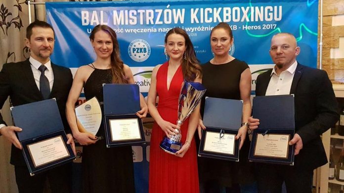 Zawodniczki Light contact Paulina Jarzmik, Dorota Godzina i Marta Rządkowska-Kichner wraz z trenerami kadry Henrykiem Piwowarem i Leszkiem Jobsem