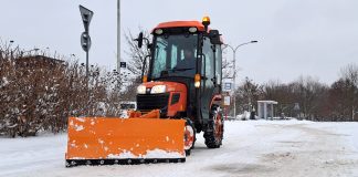 mały pług odsnieżający