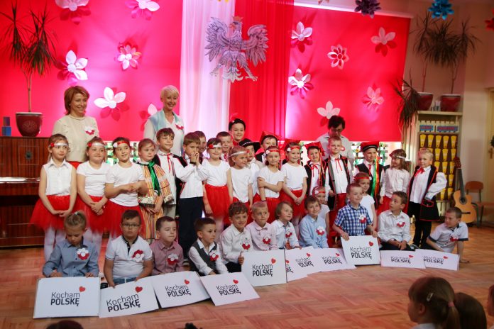 Akademia z okazji Święta Konstytucji 3 Maja akademia w przedszkolu