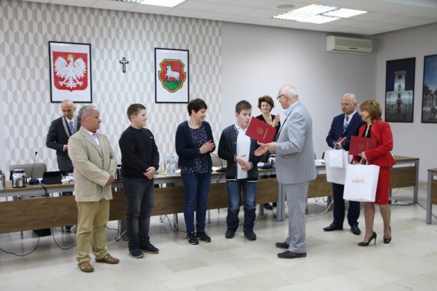 Sportowcy nagrodzeni na sesji Rady Miejskiej 18 kwietnia 2018 r., foto: Anna Grzejszczyk