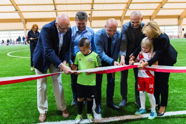 Uroczyste otwarcie krytego boiska piłkarskiego w Piasecznie