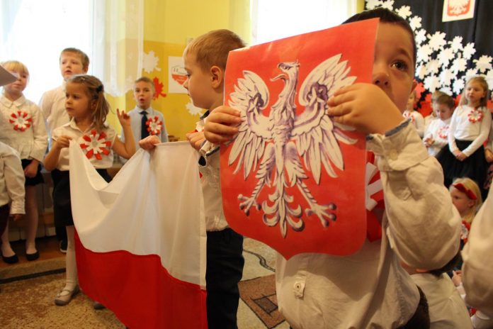 Szkoły i przedszkola świętują niepodległość Przedszkole Nr 2 w Piasecznie