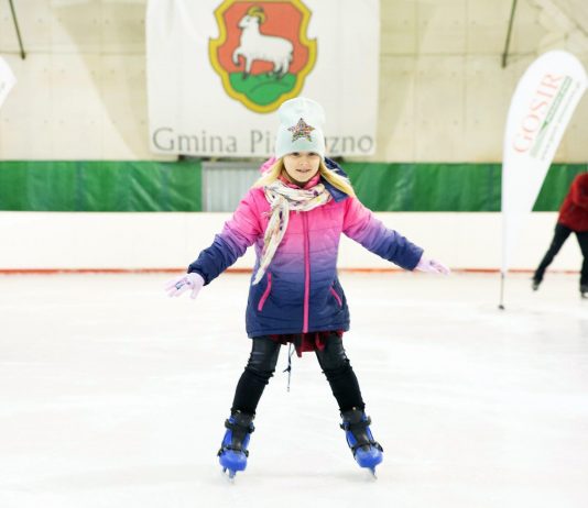 Zdjęcia z otwarcia lodowiska w Piasecznie (sezon 2018-2019)