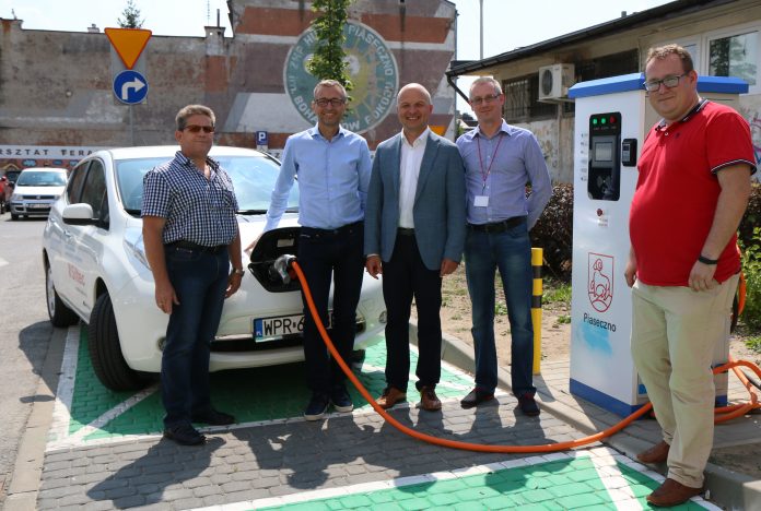 Stacja ładowania samochodów elektrycznych uruchomiona stacja ładowania