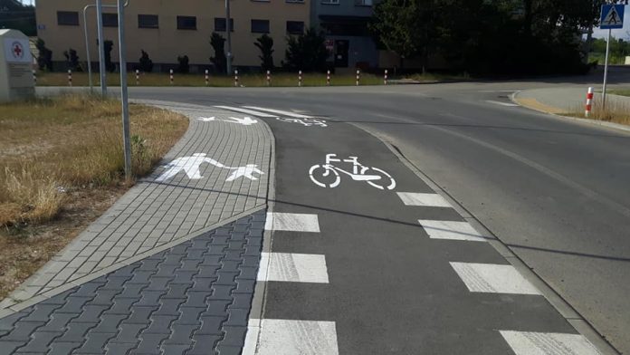 Znakowanie dróg rowerowych oraz ciągów pieszo-rowerowych Oznakowany ciąg pieszo-rowerowy na ul. Żytniej, foto: Michał Baran