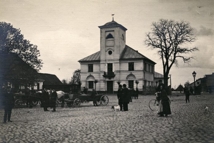 Rynek z Ratuszem w Piasecznie