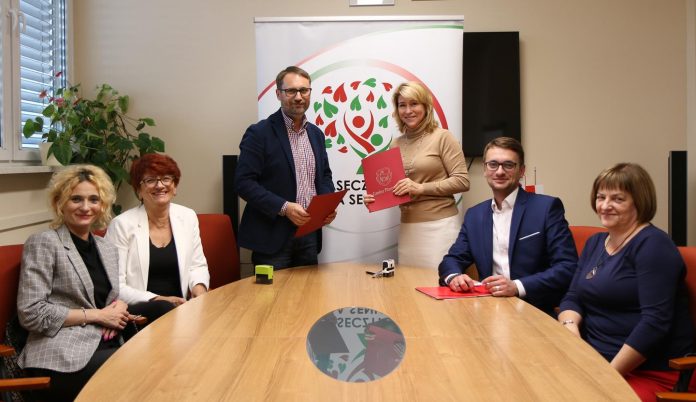 podpisanie dokumentów Strategia Senioralna
