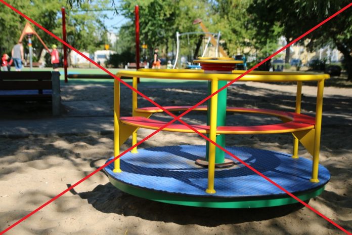 Zamknięte place zabaw i siłownie zewnętrzne place zamknięte