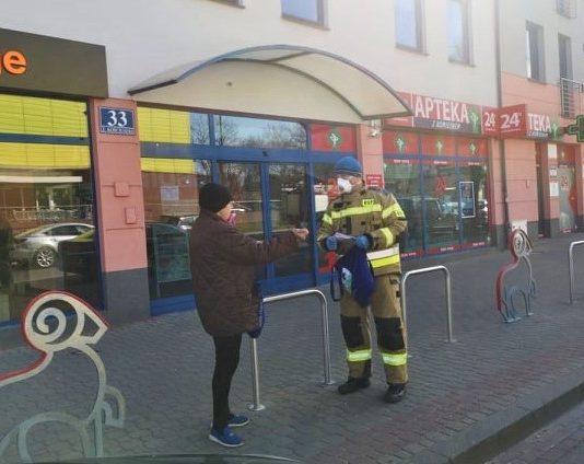 Gmina Piaseczno rozdaje maseczki ochronne mieszkańcom