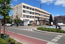 Budynek Urzędu Miasta i Gminy Piaseczno, widok na urząd od strony ulicy Kościuszki