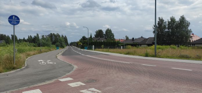 Rozbudowa ulicy Głównej w Bobrowcu w ramach Funduszu Dróg Samorządowych