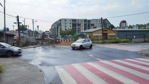 Skrzyżowanie ulicy Dworcowej z Nadarzyńską w Piasecznie przed remontem