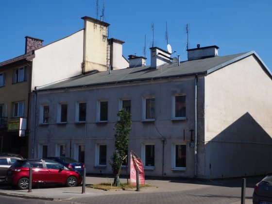 Wyłączony z użytkowania, nie zamieszkały już budynek komunalny przy ul. Puławskiej 20, fot. Anna Grzejszczyk