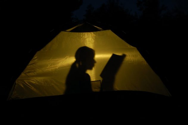 Sebastian Lech - Lektura przed zaśnięciem w namiocie