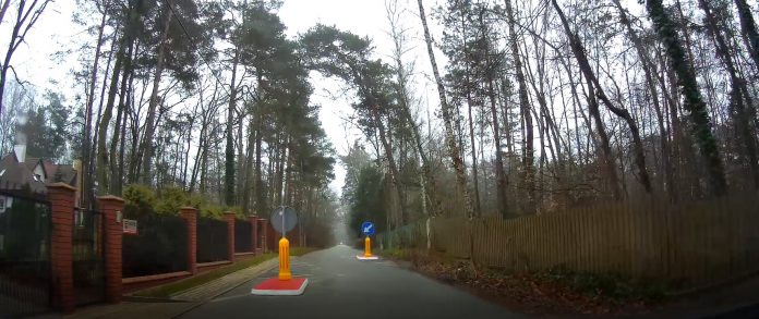 Poprawa bezpieczeństwa na ulicach gminy Piaseczno Szykany zastosowane na ul. Pięknej w Zalesiu Górnym