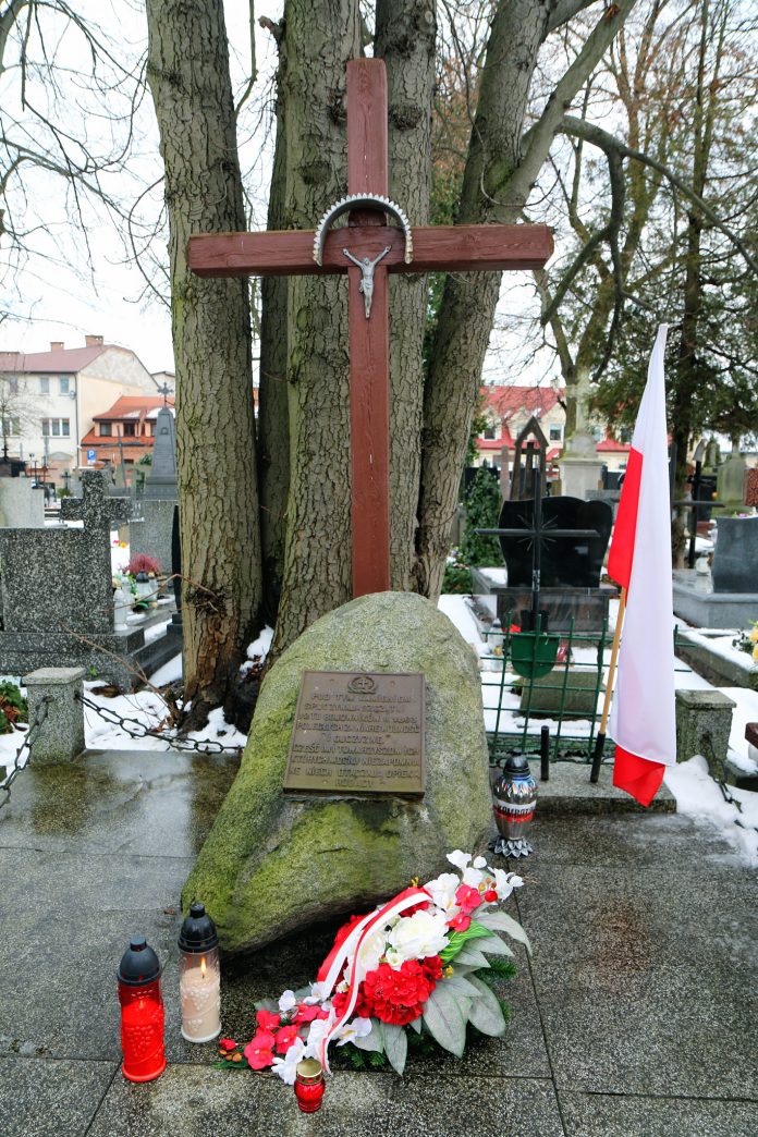 Pomnik Powstańców 1863 r. na Cmentarzu Parafialnym w Piasecznie