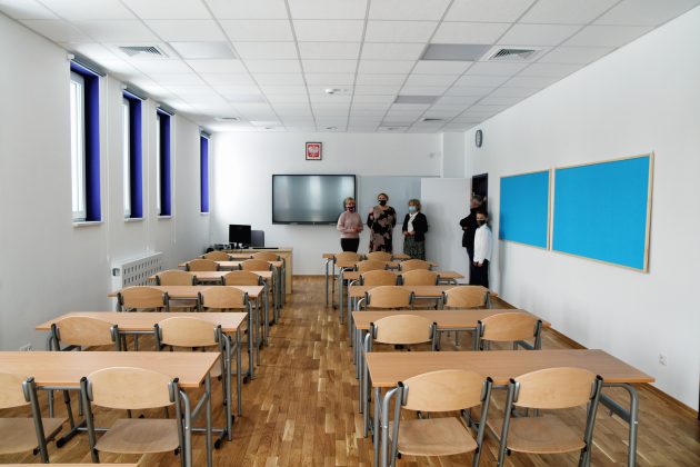 Rozbudowana Szkoła Podstawowa w Głoskowie - sala lekcyjna
