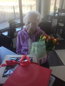 Ilustracja. Pani Aleksandra 2 marca obchodziła swoje 98. urodziny. Wszystkiego najlepszego!