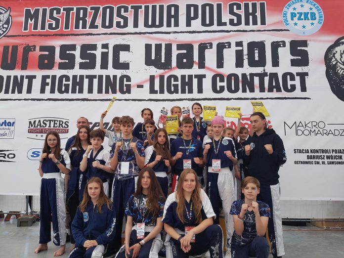 Ilustracja. Ekipa X Fight - Mistrzostwa Polski Kadetów i Dzieci w Kickboxingu w formułach Pointfighting i Light contact