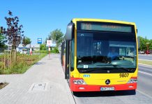Autobus 710 na przystanku Targowisko 02 pętla autobusowa przy targowisku w Piasecznie
