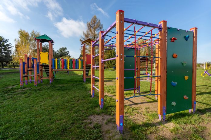 Przedszkole nr 7 w Zalesiu Górnym zmodernizuje plac zabaw dzięki wsparciu PSE Ilustracja Przedszkole nr 7 w Zalesiu Górnym zmodernizuje plac zabaw dzięki wsparciu PSE. Fot. Wojciech Jakubiuk / jakubiuk.com / pixart.com.pl Wszystkie prawa zastrzezone. All rights reserved. tel.: +48 608059925 www.jakubiuk.com www.pixart.com.pl