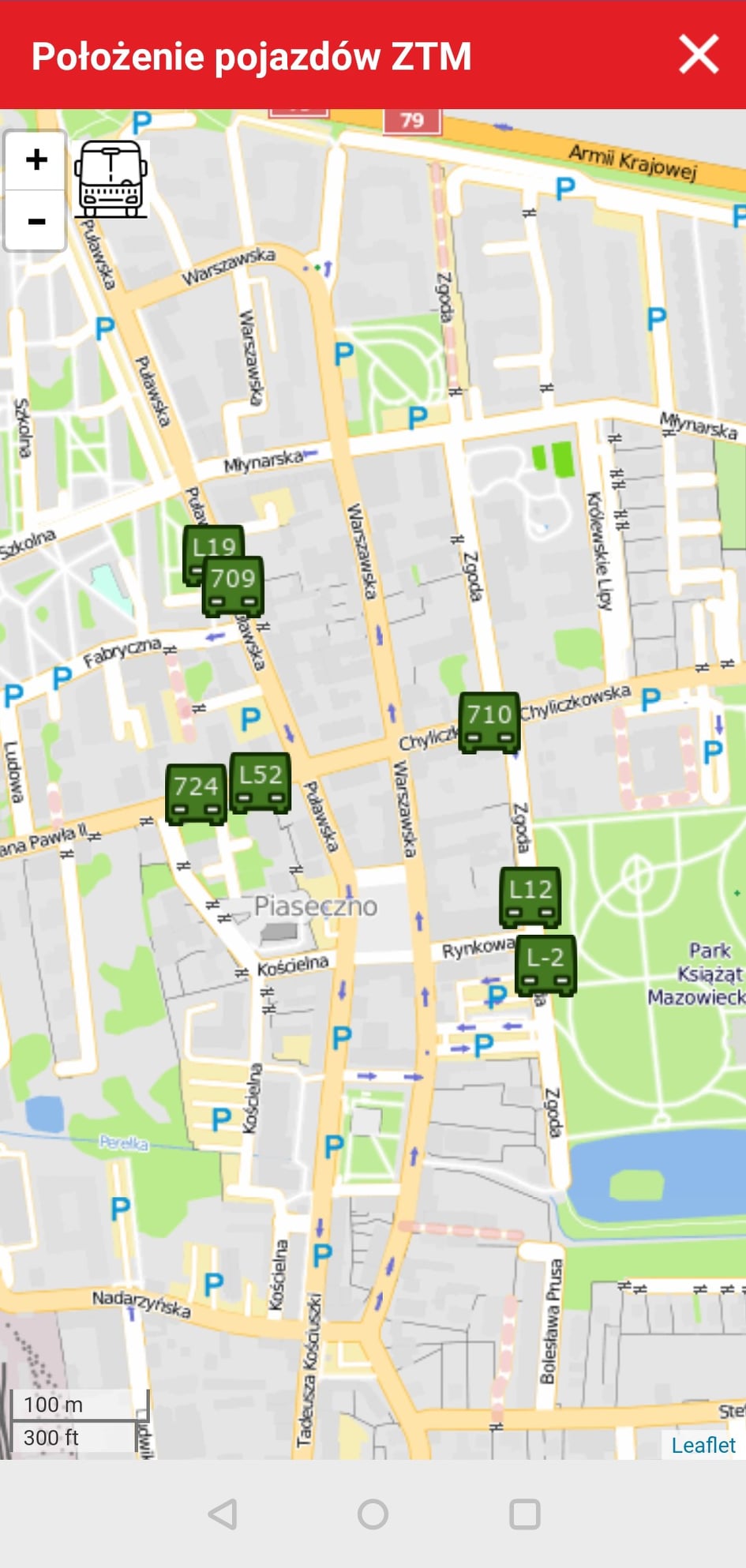 Elektroniczne tablice na przystankach. Na grafice zdjęcie mapy z aplikacji pozwalającej śledzić trasę autobusów.