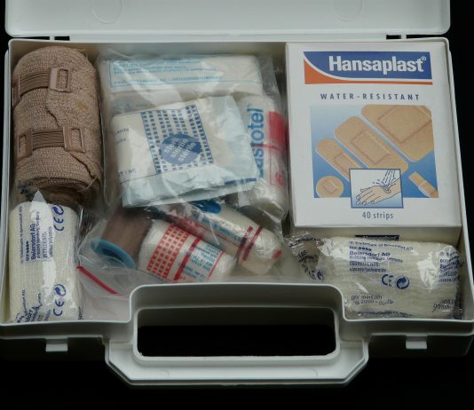 Apteczka pierwszej pomocy First Aid Kit