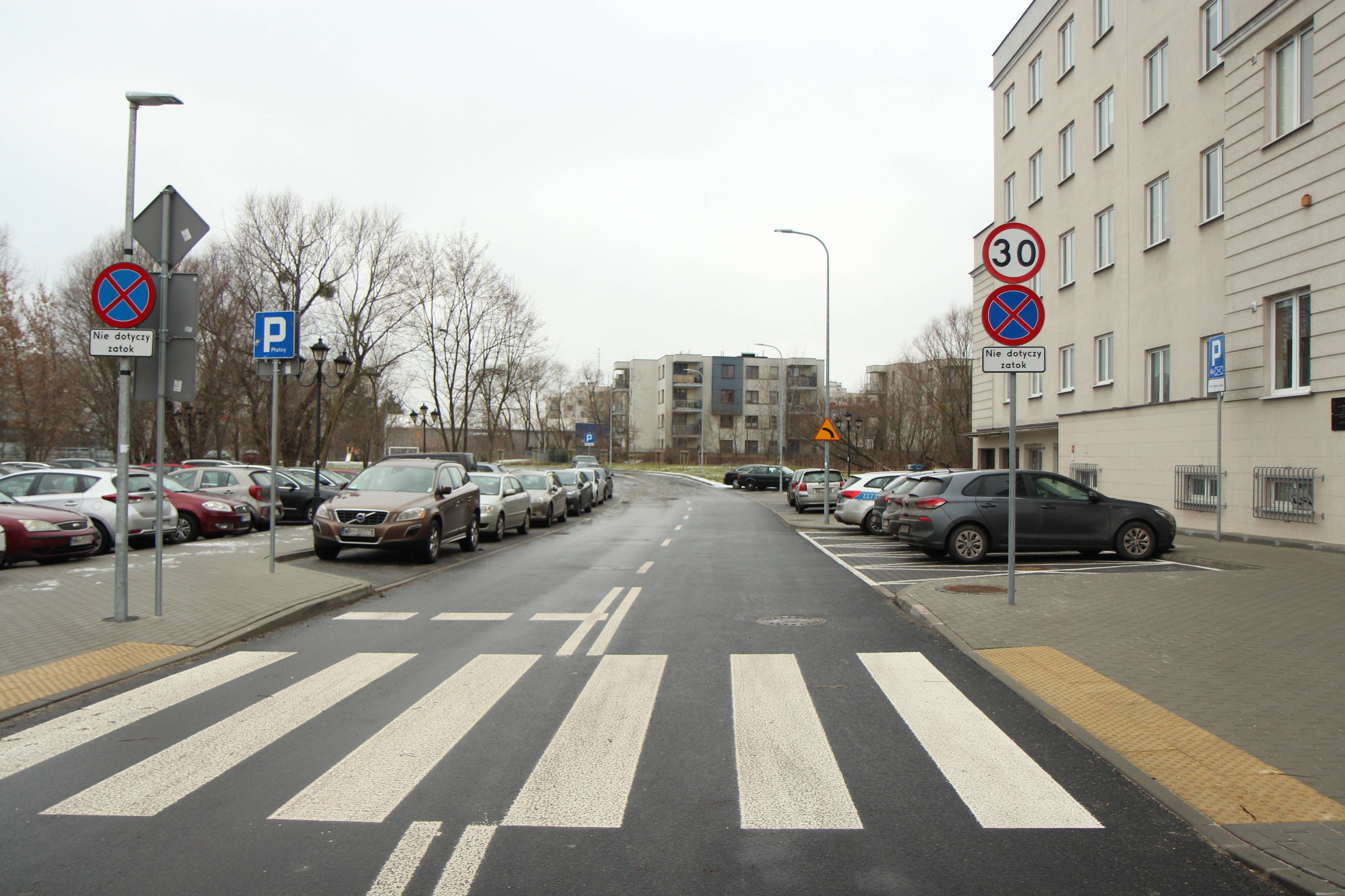 Nowa droga i most już otwarte. Na zdjęciu ul. Czajewicza obok budynku Komendy Powiatowej Policji w Piasecznie.