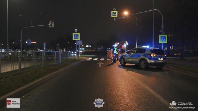 Screen z filmu. Noszenie odblasków to nie obciach, to Twoja szansa! Popraw swoją widoczność na drodze!