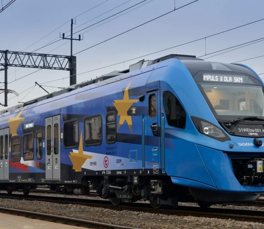 SKM w Piasecznie jeszcze w tym roku. Na zdjęciu pociąg w barwach unijnych.