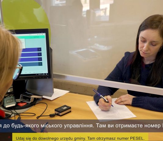 screen z filmu instruktażowego dotyczący procesu nadania numeru PESEL dla obywateli Ukrainy