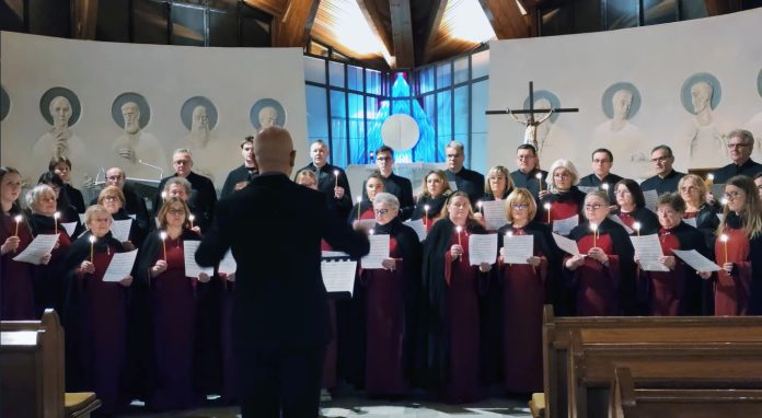 Modlitwa za Ukrainę w wykonaniu Chóru Liturgicznego Zalesie Dolne Screen z filmu. Modlitwa za Ukrainę w wykonaniu Chóru Liturgicznego Zalesie Dolne