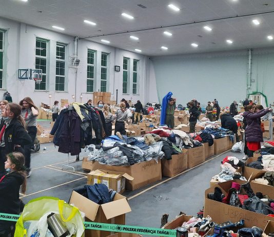 Ilustracja. Zmiana zasad wydawania darów dla uchodźców