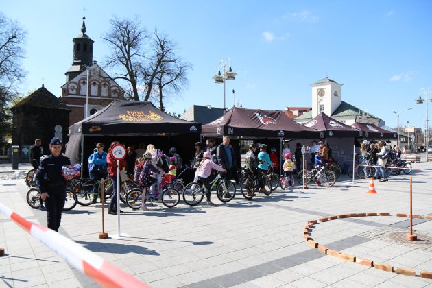 fotorelacja Piknik Rowerowy na rynku w Piasecznie