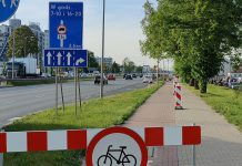 Remontujemy ścieżkę rowerową na ul. Puławskiej. Na zdjęciu ściezka rowerowa, szlaban z zakazem ruchu dla rowerów.