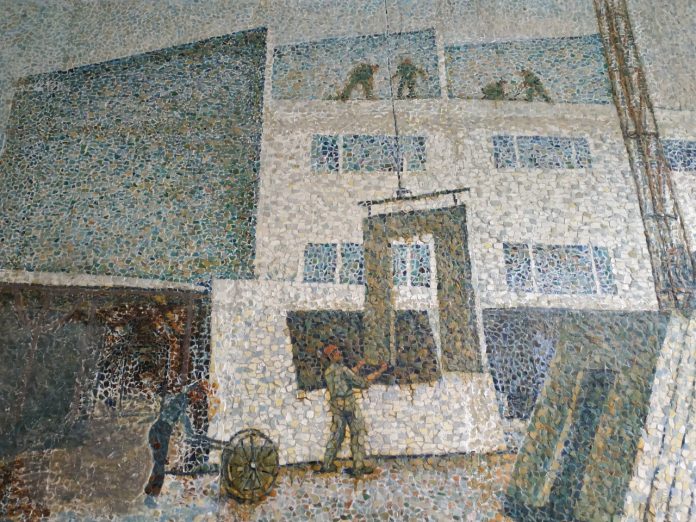 mozaika przedstawiająca robotników na budowie
