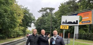 ZRID 721. na zdjeciu burmistrzowie Daniel Putkiewicz i Robert Widz oraz radny Piotr Kandyba przy drodze 721.