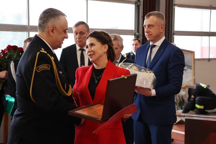 Pożegnanie Komendanta PSP w Piasecznie pożegnanie komendanta PSP w Piasecznie, życzenia składa wiceburmistrz