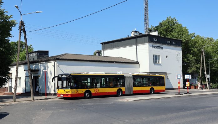 Autobus 709 przy dworcu PKP Piaseczno