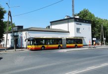 Budynek dworca PKP w Piasecznie, autobus 709